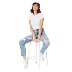 1S or 25 EUC Hollister curvy High Rise mom ripped Jeans Light wash 1 short